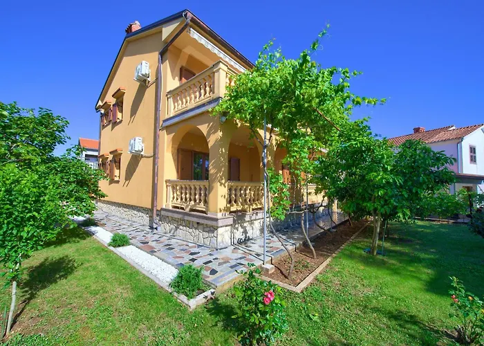 Apartment Bazina - Airconditioning, Parking, 500M From The Beach
