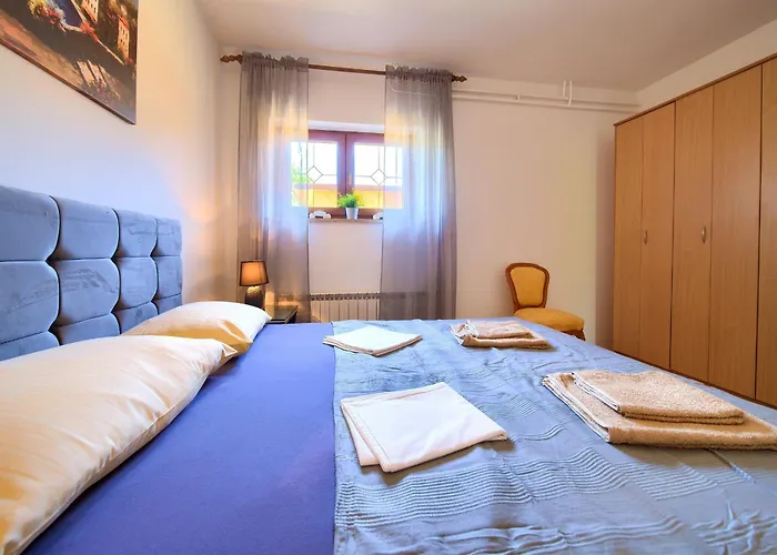 Apartment Bazina - Airconditioning, Parking, 500M From The Beach