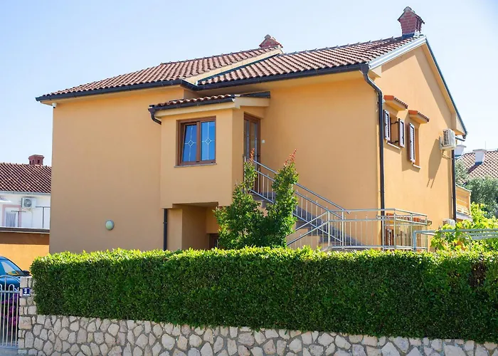 Apartment Bazina - Airconditioning, Parking, 500M From The Beach