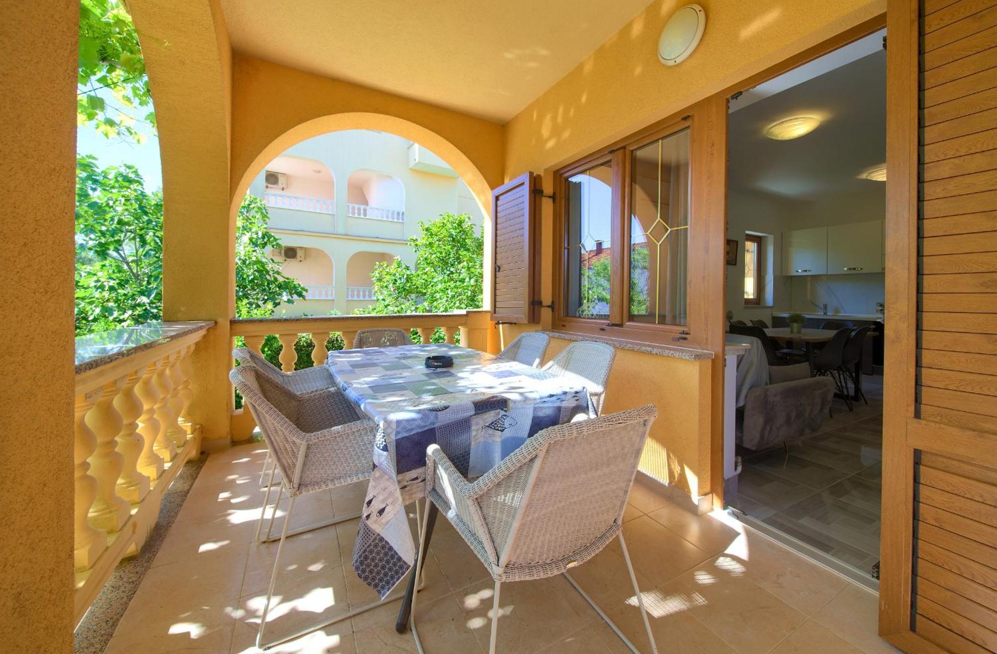 Appartamento Bazina - Airconditioning, Parking, 500m From The *