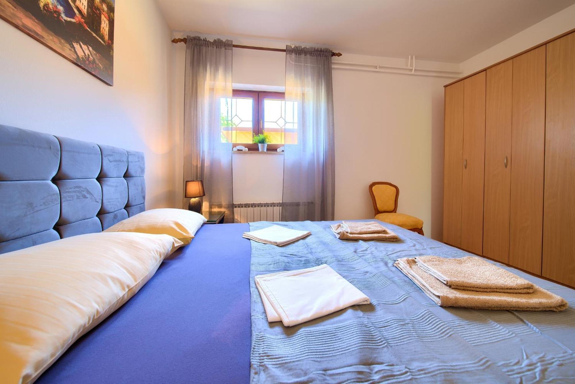 Bazina - Airconditioning, Parking, 500m From The Appartamento Krk Town