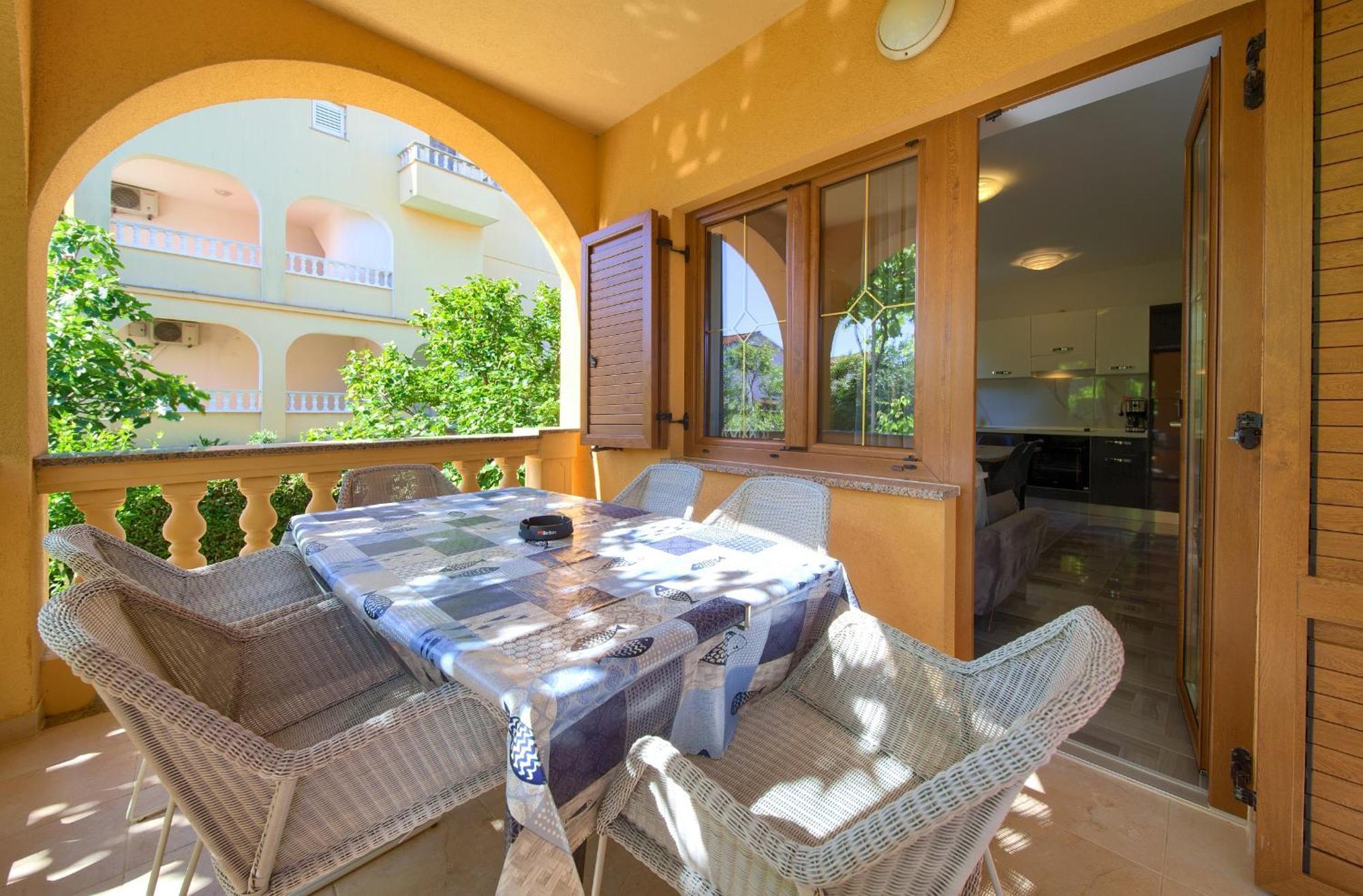 Appartamento Bazina - Airconditioning, Parking, 500m From The Krk Town